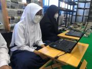 Santri Mengikuti Perkumpulan Osis Secara Online 